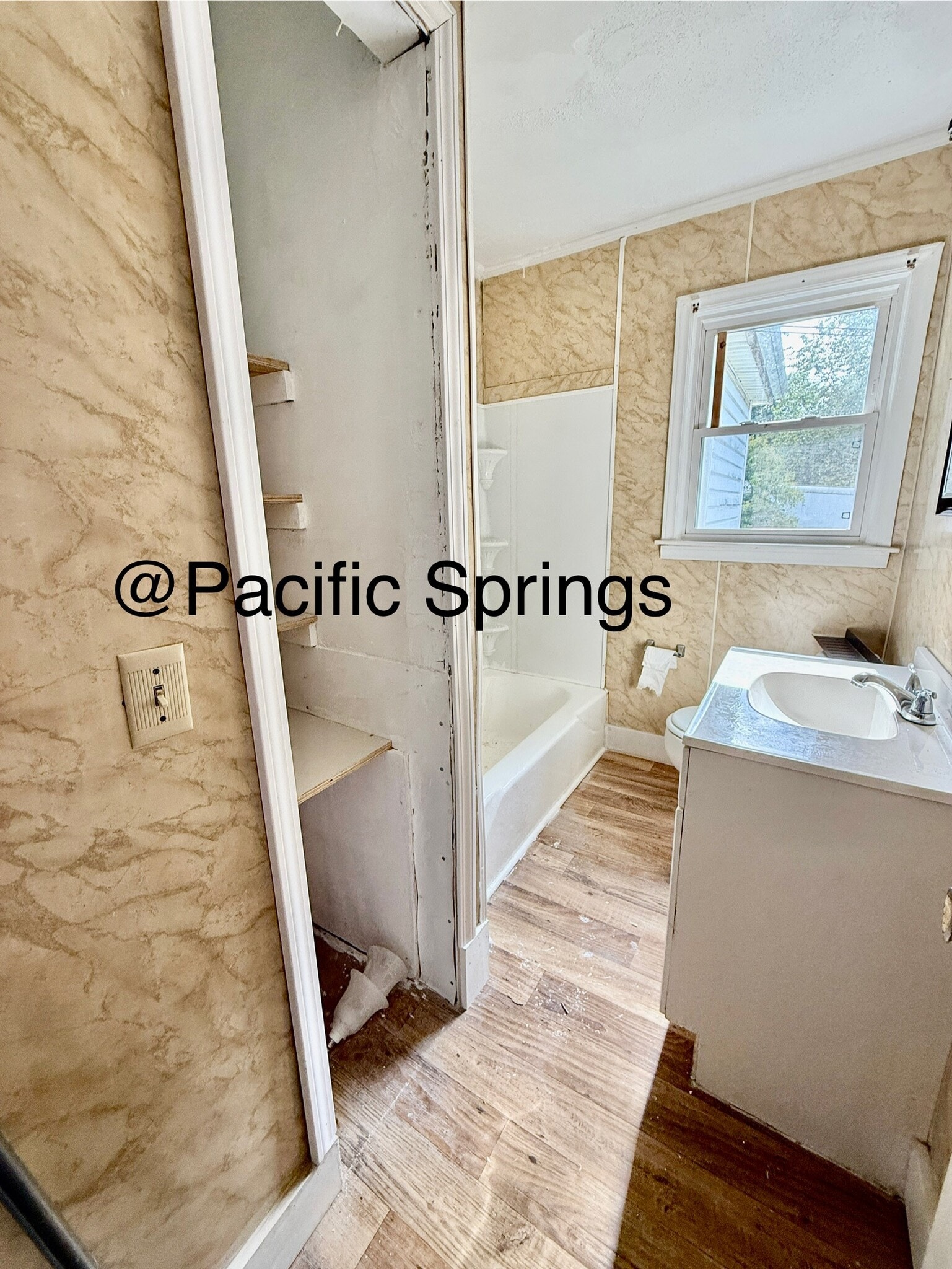 Bathroom - 927 S Church St