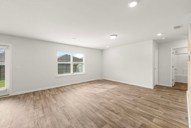 Building Photo - 5832 Viking Wy