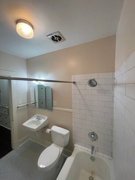 Building Photo - 264 E 4800 S