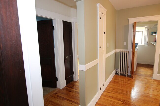 kitchen to laundry - 5 Manning St