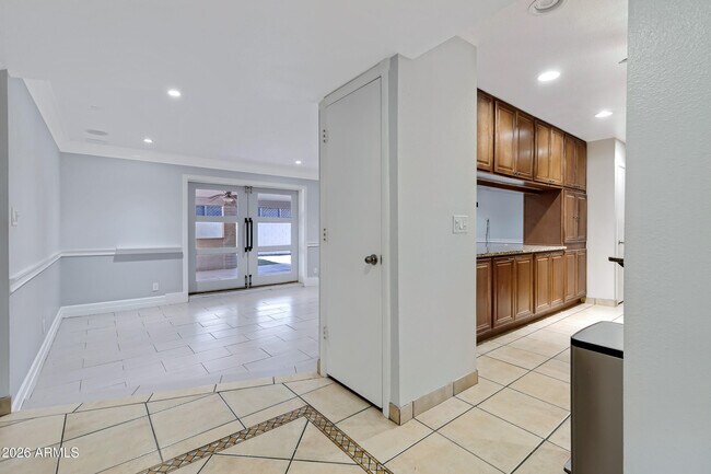 Building Photo - 1627 E Fremont Dr