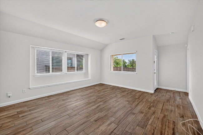 Building Photo - 1261 Rosebush Rd