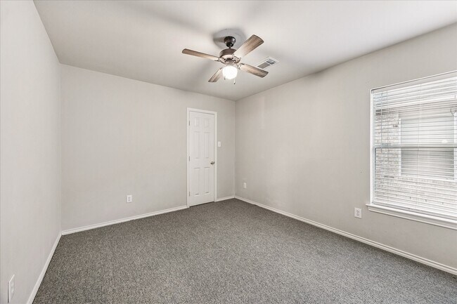 Building Photo - 11914 White Water Bay Dr