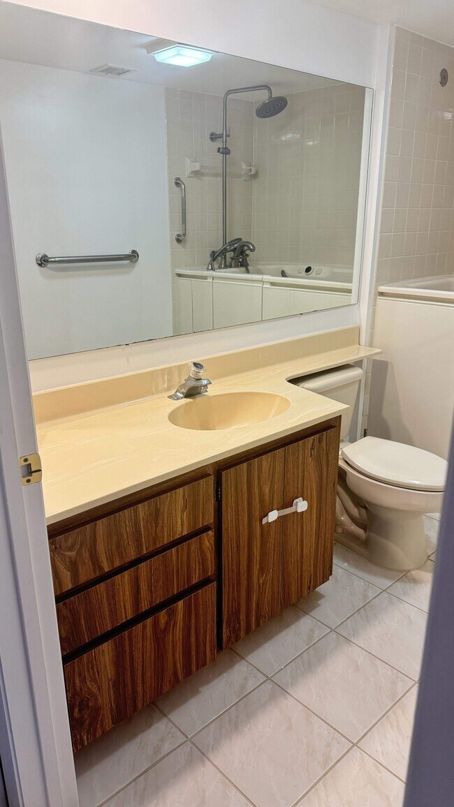 Building Photo - 6049 Balboa Cir