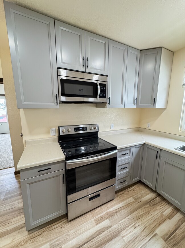 Building Photo - Rustic Farmhouse