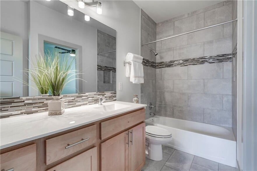 Guest Bathroom - 900 Banister Ln