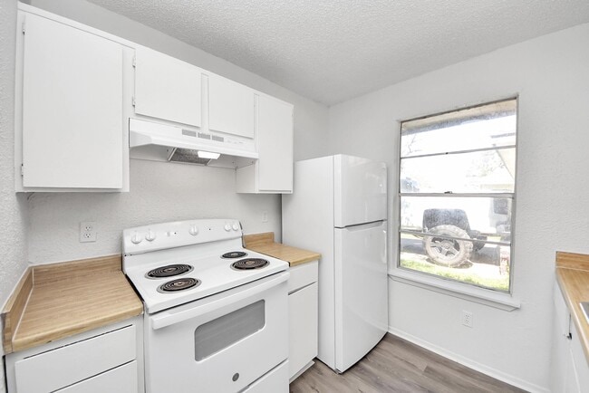 Building Photo - 23326 Prairie Bird Dr