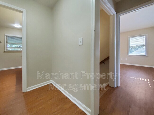 Building Photo - 504 University Ridge