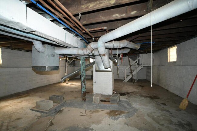 Building Photo - 778 Eddy Rd