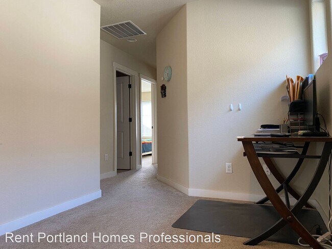 Building Photo - 4 br, 2.5 bath House - 10868 SW Stockholm ...