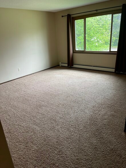 Building Photo - 1211 Greenhill Dr