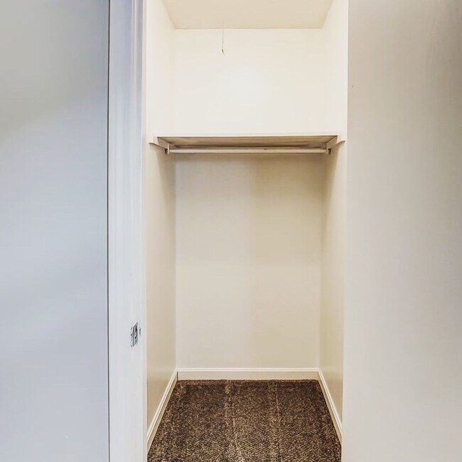 Building Photo - Remarkable Value. Unbeatable Location