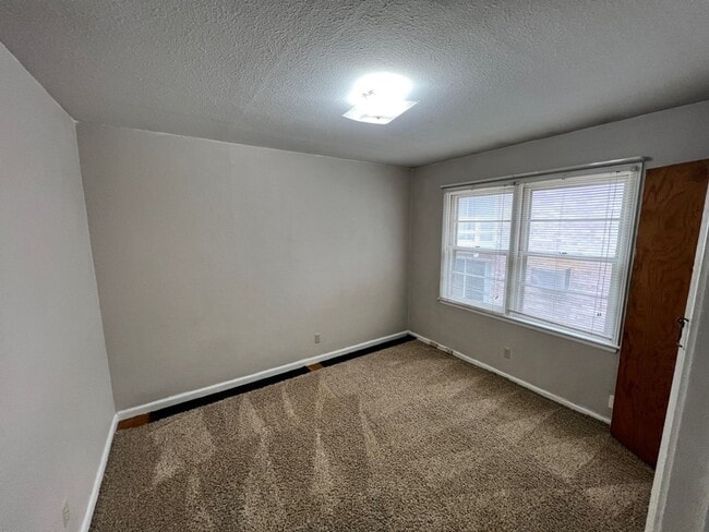 Building Photo - Updated 4 Bed, Across from KSU! Available Aug 1, 2026!