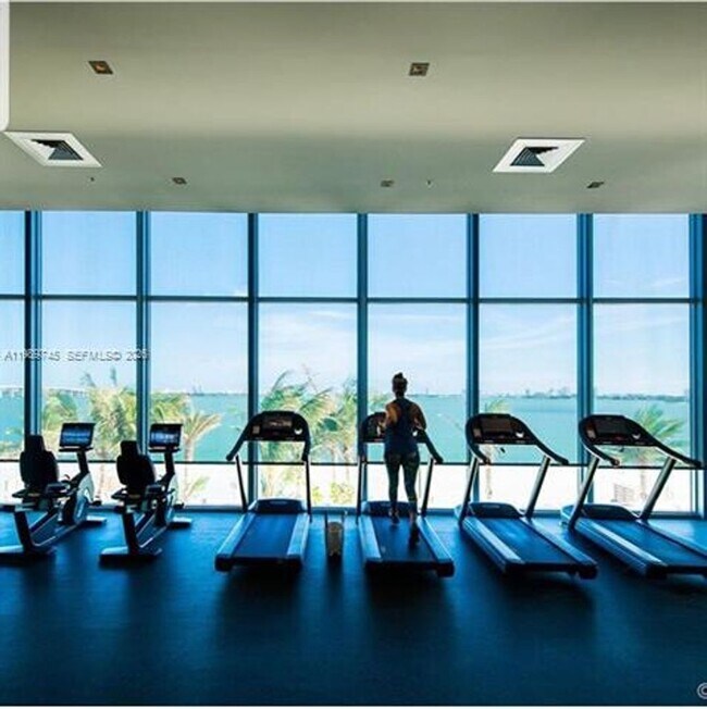 Building Photo - 2900 NE 7th Ave