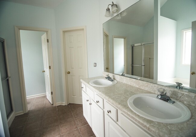 Building Photo - 22 Brightling Ln