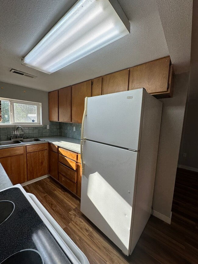 Building Photo - 3 bed, 2 bath Richland
