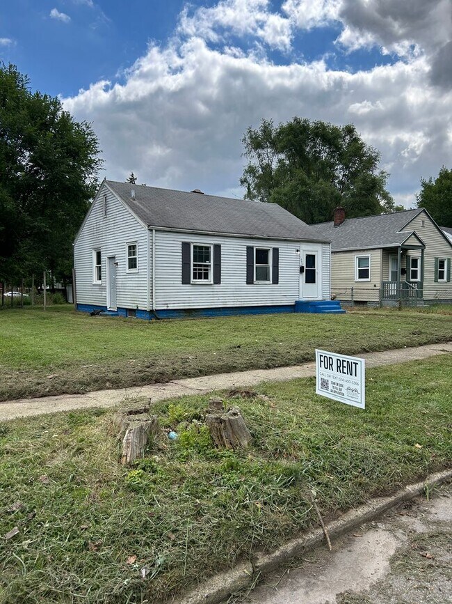 Building Photo - 2-Bedroom, 1-Bathroom Home with Basement –...