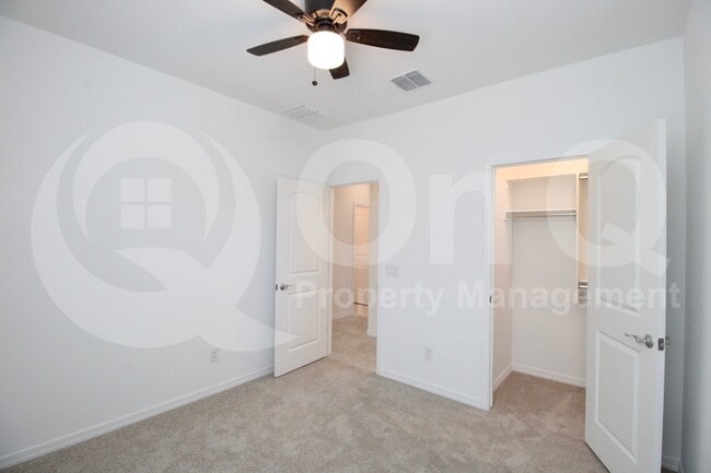 Building Photo - 8810 W Pasadena Ave