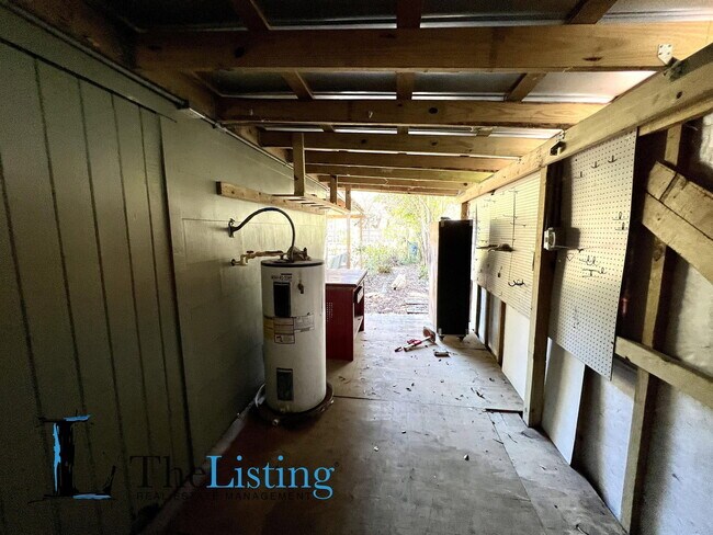 Building Photo - 5905 N Tampa St