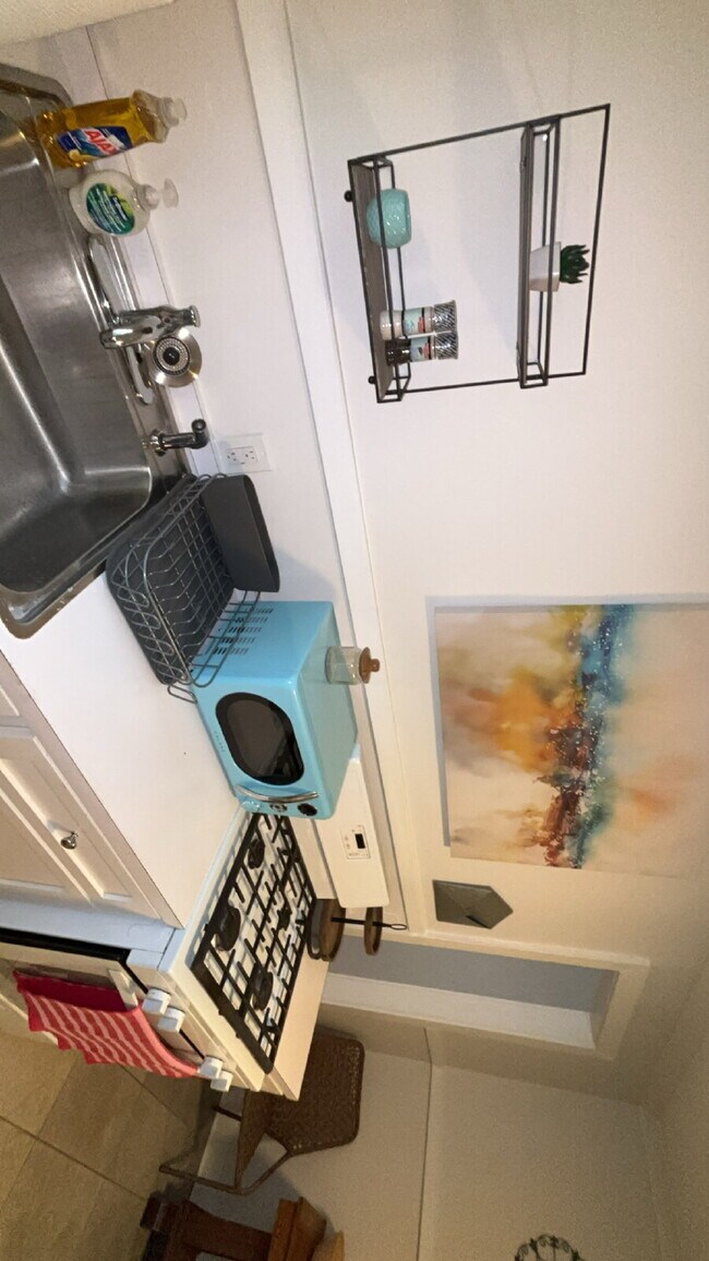 Building Photo - Furnished One Bed in Belhaven