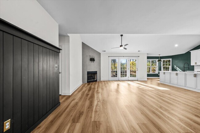 Building Photo - 43 S Lakeshore Dr