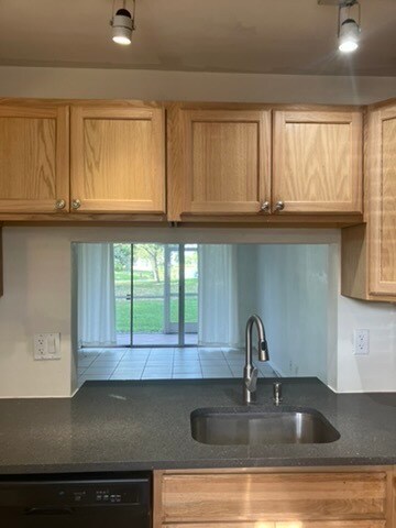 Building Photo - 9480 Poinciana Pl
