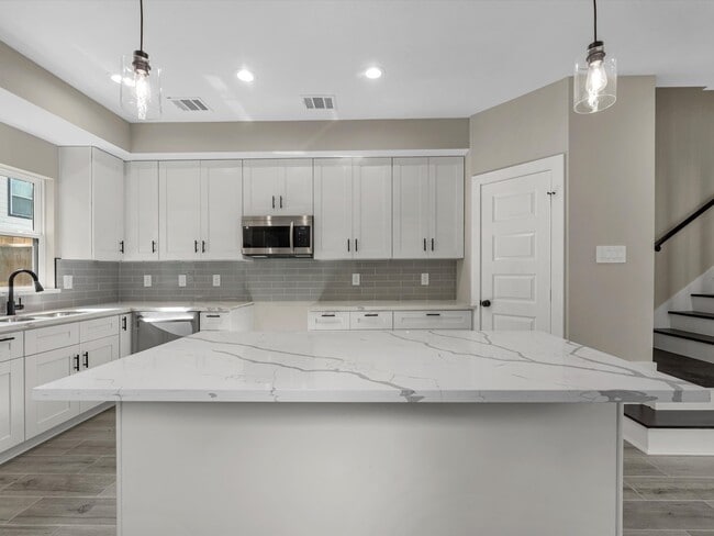 Building Photo - 7802 Queen St