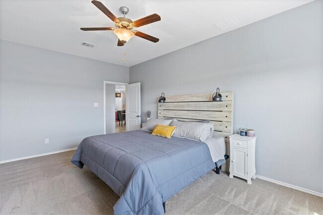 Building Photo - 1104 Hillrose Dr