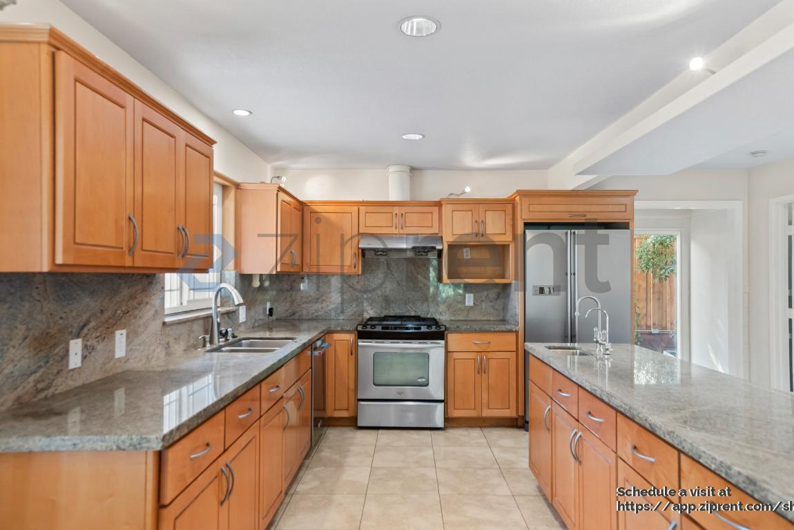 Building Photo - 10609 Creston Dr