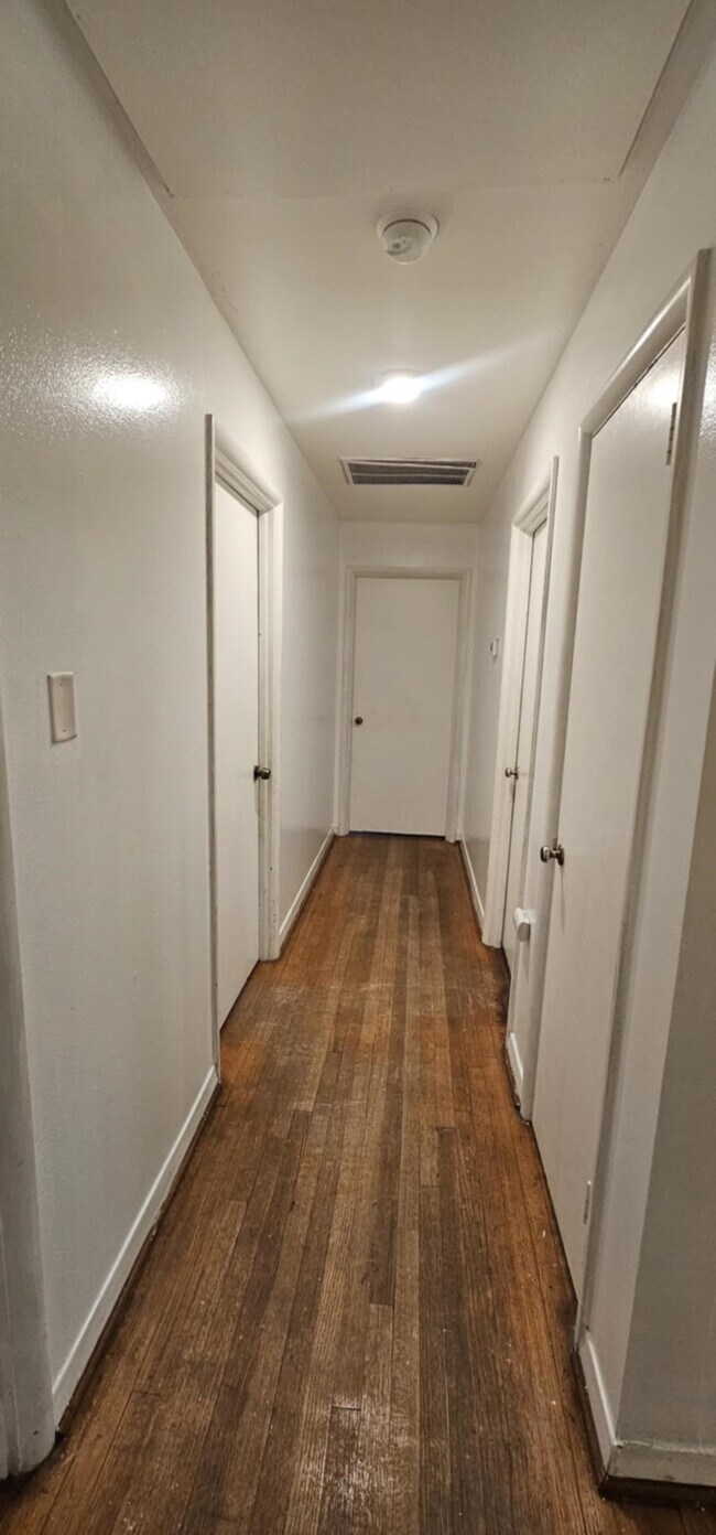 Building Photo - 9721 Foredale St