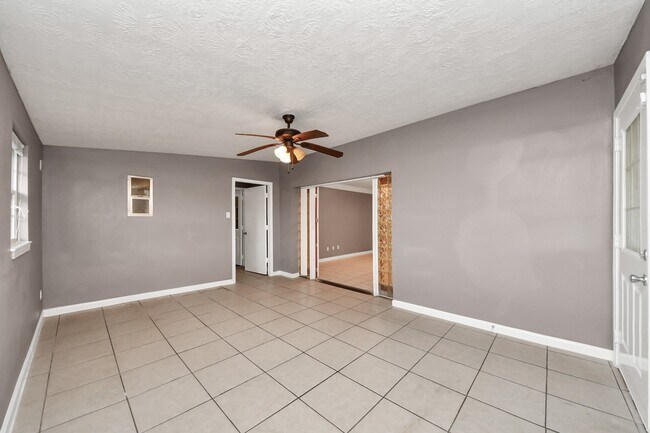 Building Photo - 4402 Ludwig Ln