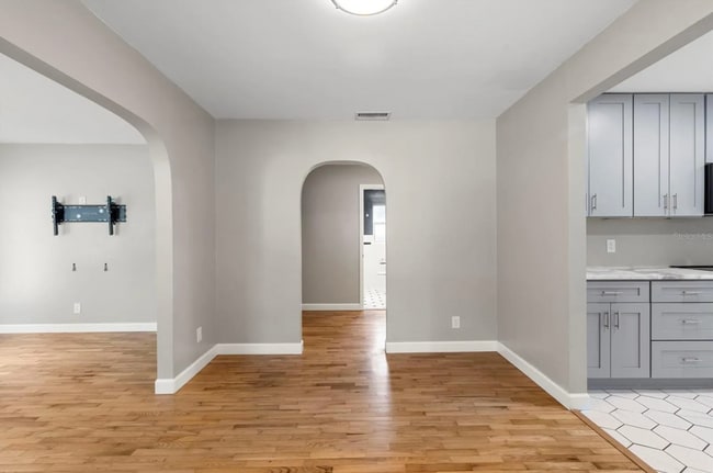 Building Photo - 1207 W Charter St