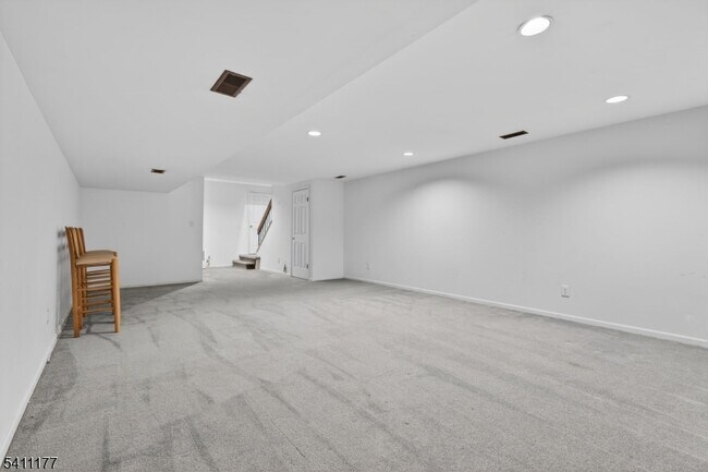 Building Photo - 140 Kingston Ct