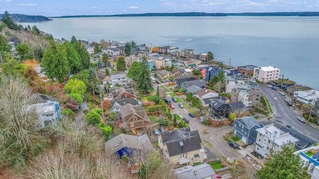 Building Photo - Quintessential West Seattle Townhome with ...