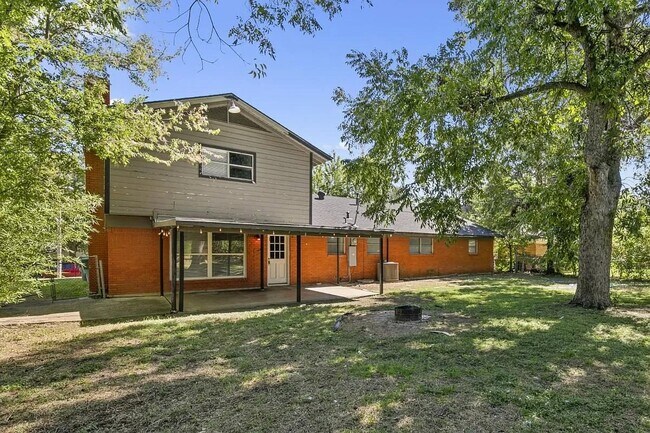 Building Photo - 5720 Wharton Dr