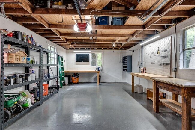 Building Photo - 953 Gilbert St SE