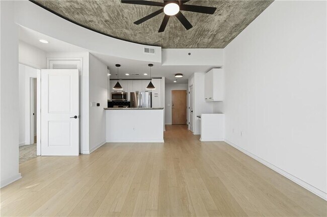 Building Photo - 3324 Peachtree Rd NE