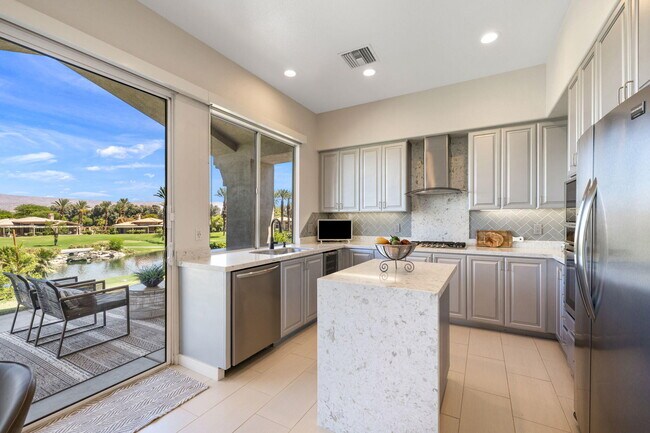 Building Photo - 502 Desert Holly Dr