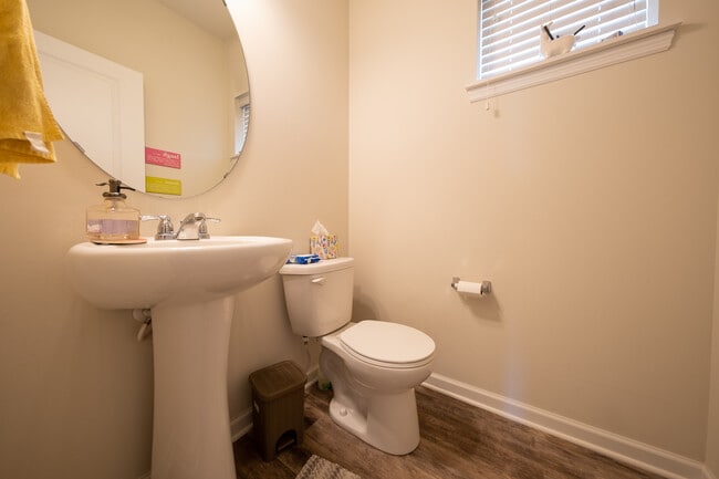 Building Photo - 5595 Queensland Ln N