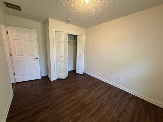 Building Photo - Comfort, Convenience & a Fresh Start in Palm Coast!