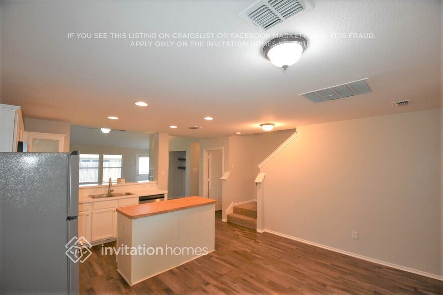 Building Photo - 216 Cedar Crest Dr