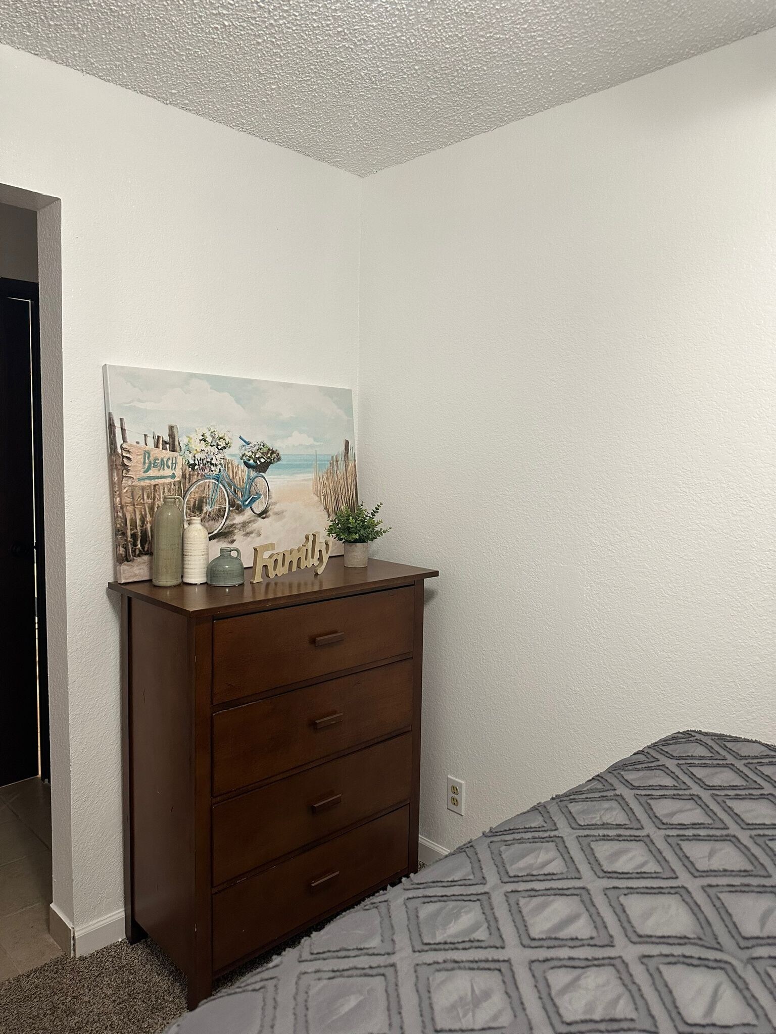 Building Photo - 2410 Rio Dr