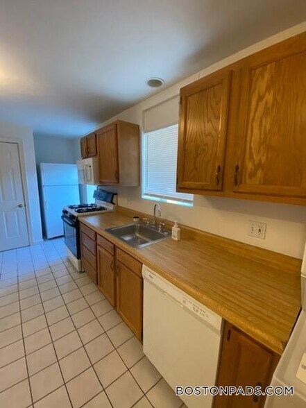 Building Photo - 2028 Massachusetts Ave