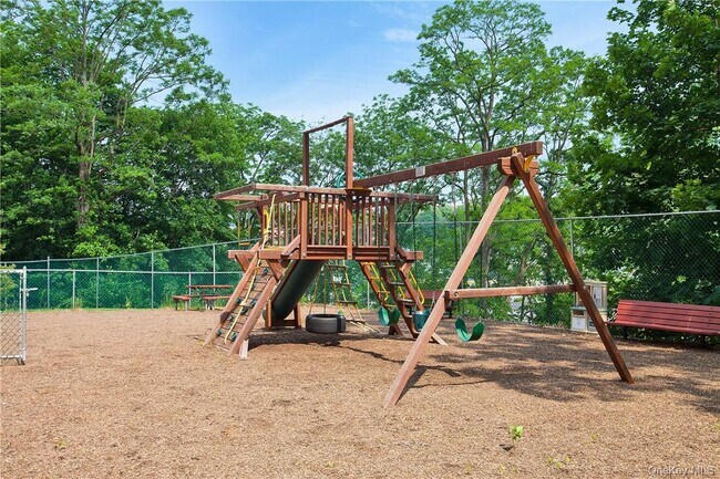 Building Photo - 400 High Point Dr