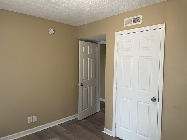 Building Photo - 2817 Colt Dr NE
