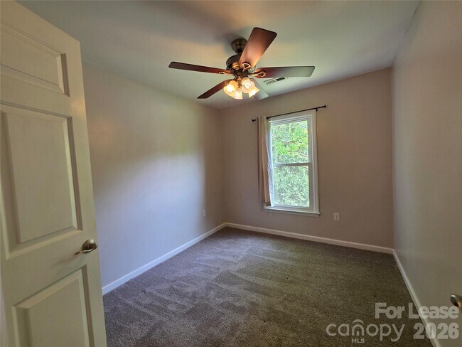 Building Photo - 221 Auten Cir