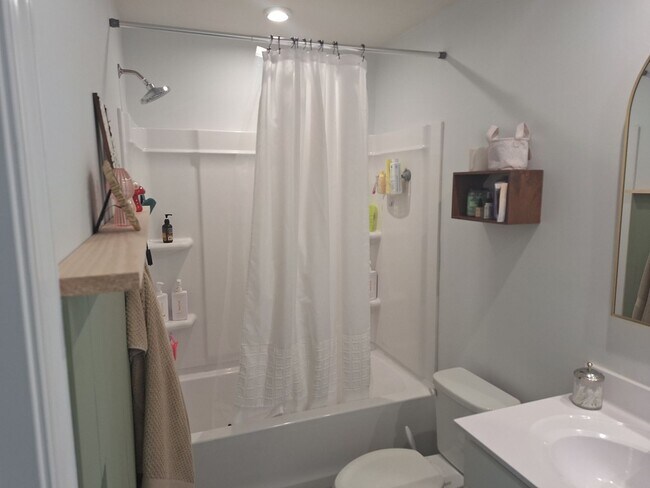Building Photo - MOVE IN SPECIAL! Outstanding Four Bedroom ...