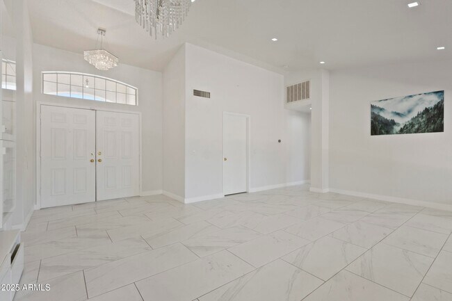 Building Photo - 836 W Cooley Dr