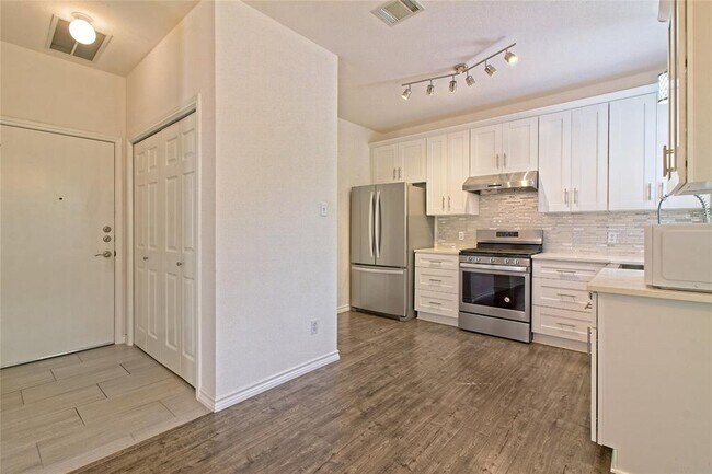 Building Photo - 13421 Tossa Ln
