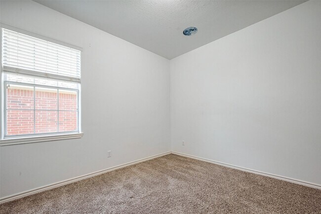 Building Photo - 5906 Yaupon Ridge Dr